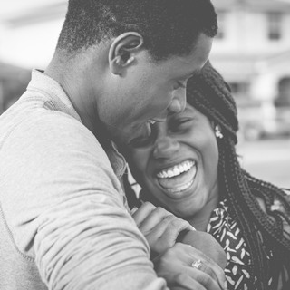 Joy & Leon im Sonnenuntergang – romantische Begegnung durch Afro Love